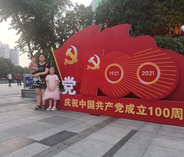 10年前，湖南38岁女教师，倒追65岁环卫工，如今过得怎样？
